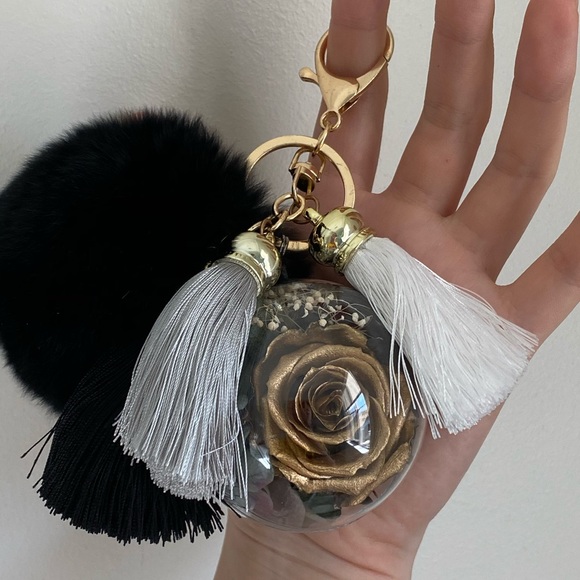 NEW The Only Roses Keychain Charm - Picture 2 of 7